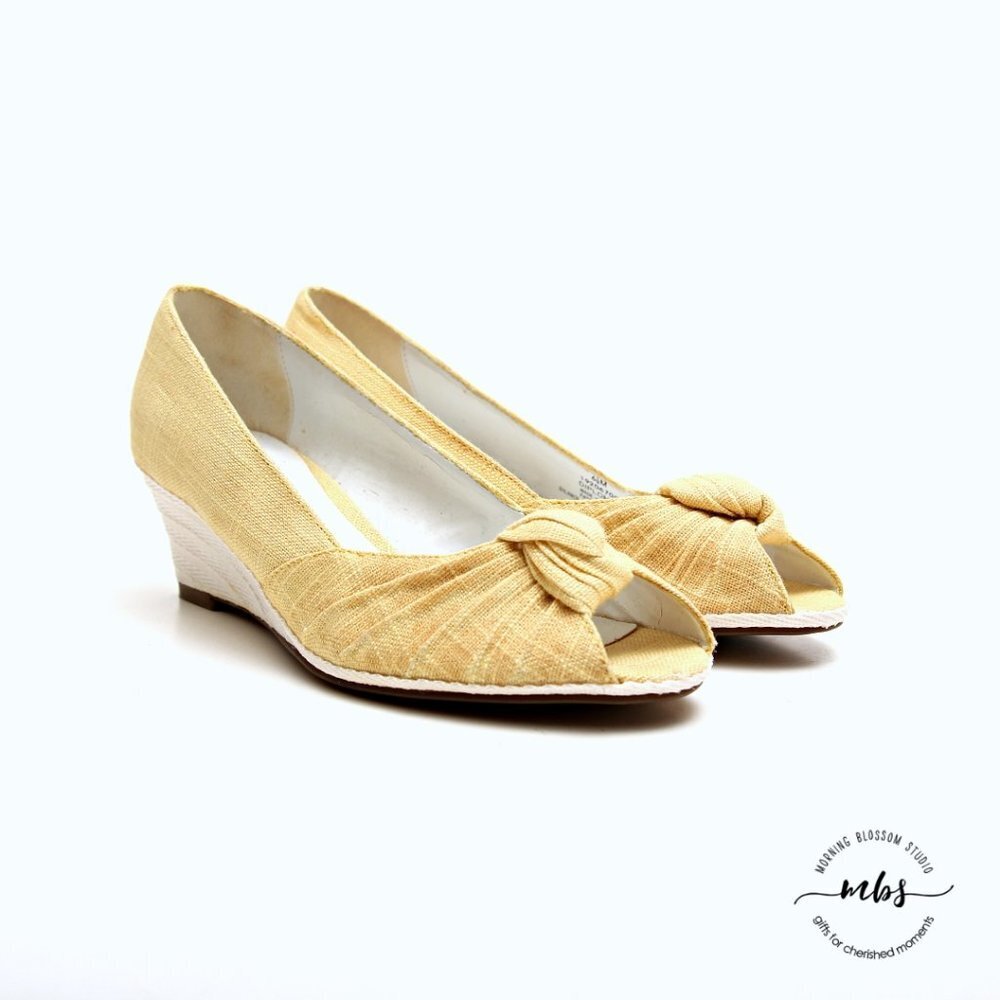 NWT Etienne Aigner Textile Diplomat Wedges‎ Yellow - Picture 3 of 15